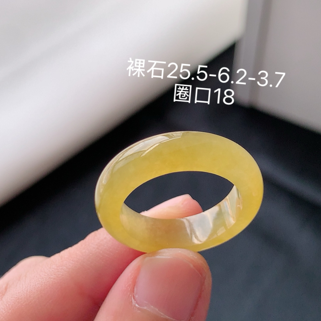 冰黄戒圈 底子细腻莹润，佩戴清新优雅 货号98528，25.5-6.2-3.7