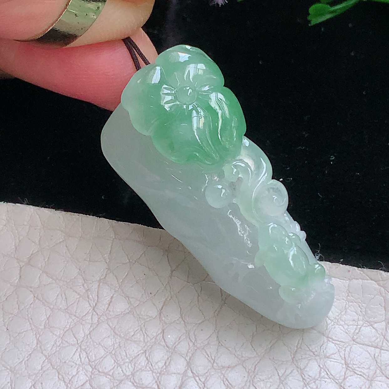 hx实拍40*17.8*12天然缅甸翡翠a货冰绿莲年有余玉吊坠 玉挂件