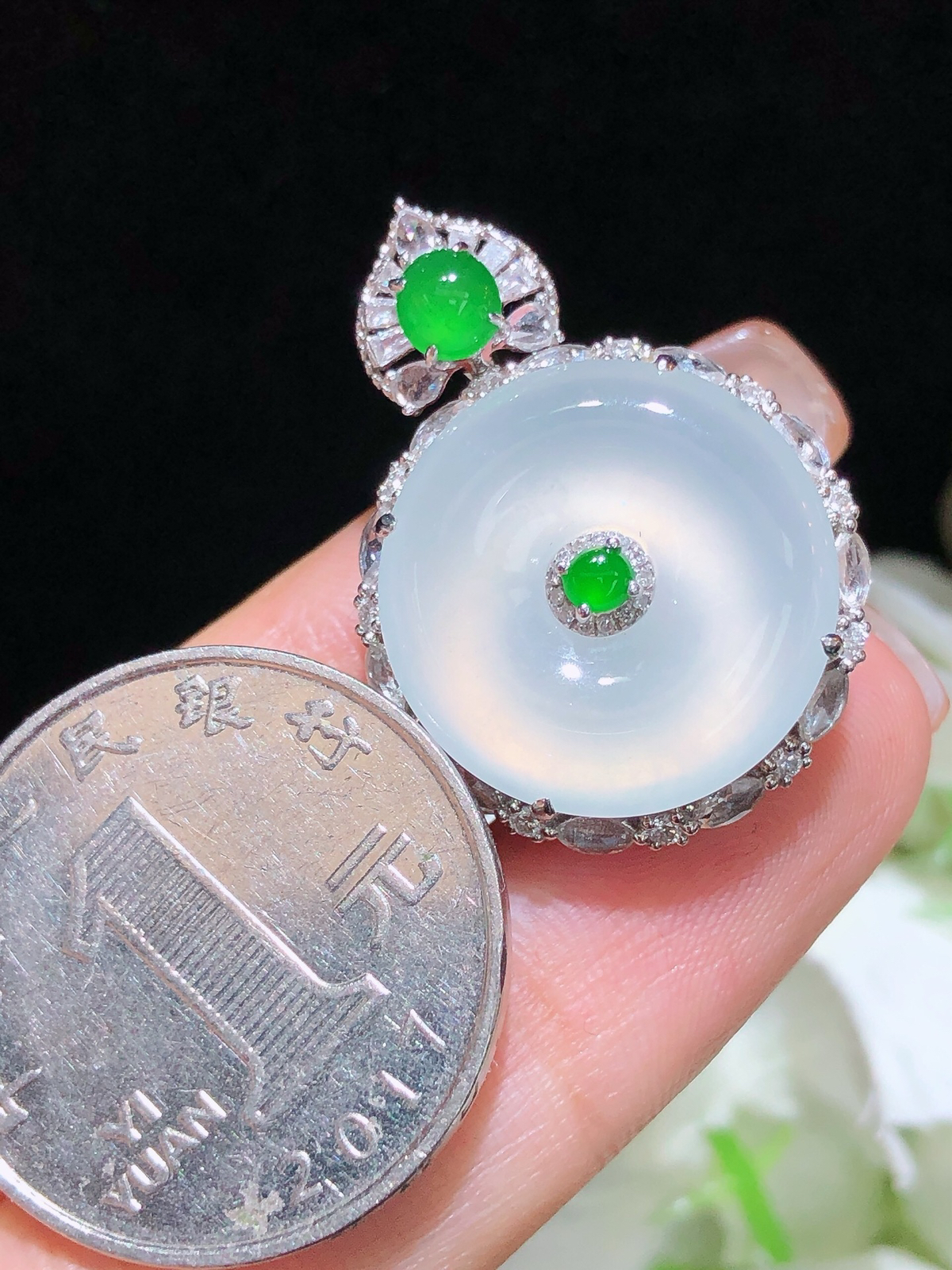 18K金 茅台白平安扣吊坠 水润色艳 品相饱满 配送银链！苹果手机拍摄，实物更好看..