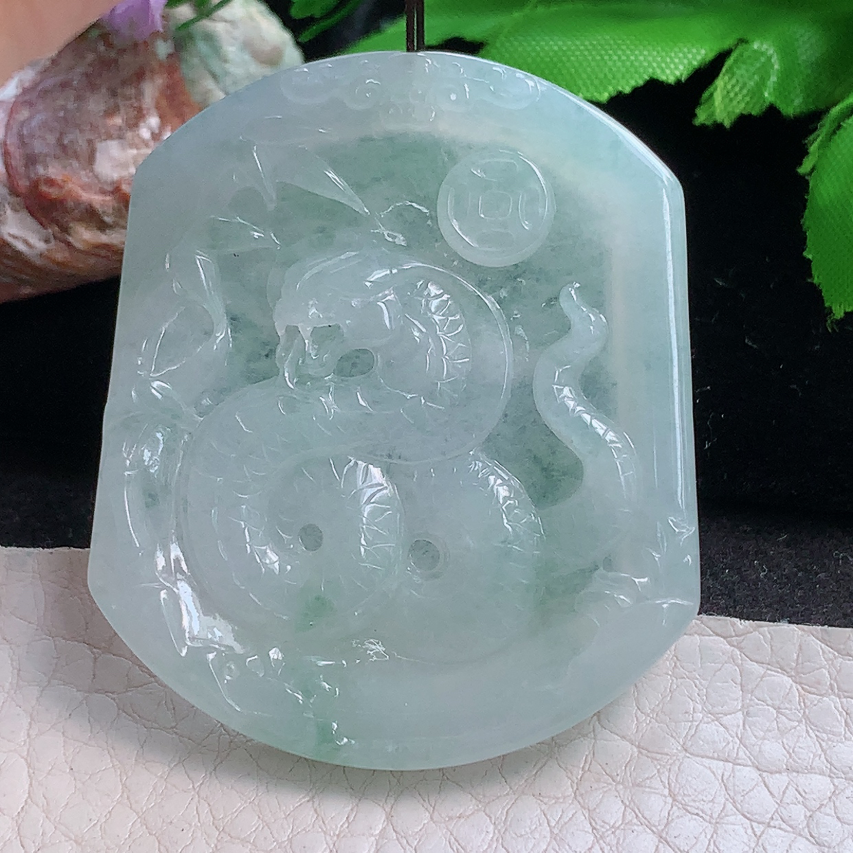 py实拍52*44.5*5.5缅甸翡翠精雕冰飘花腰缠万贯 生肖蛇玉项坠 玉挂件