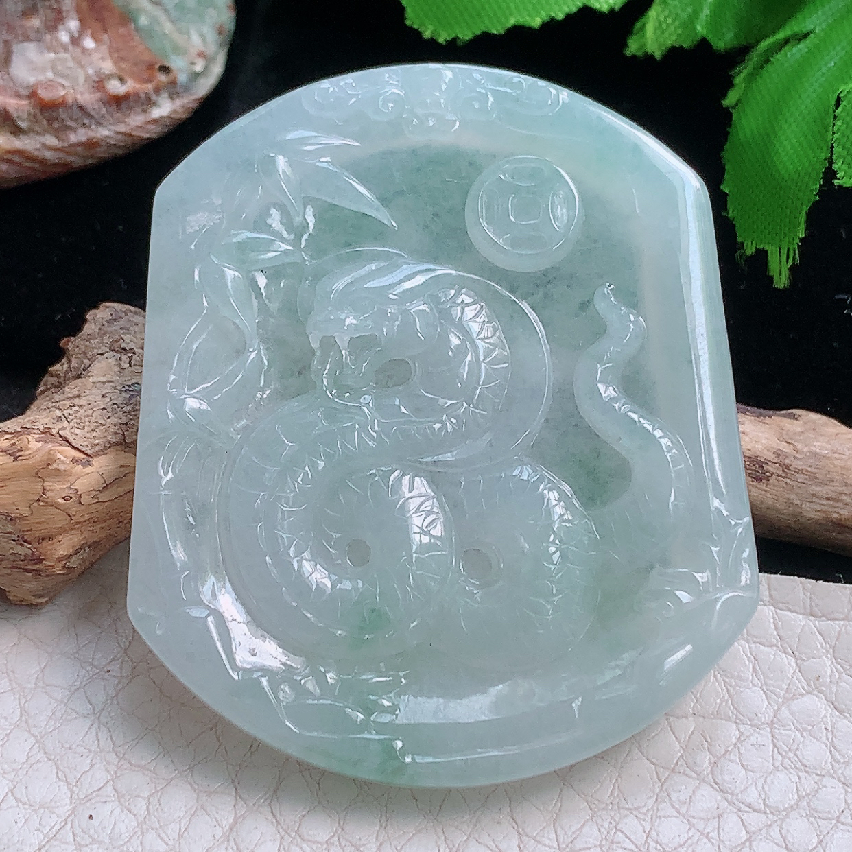 py实拍52*44.5*5.5缅甸翡翠精雕冰飘花腰缠万贯 生肖蛇玉项坠 玉挂件