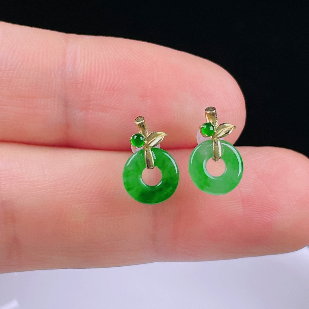 ️冰绿耳坠，老种起光，细底通透，尺寸：裸石12.2/7.7/2mm0529