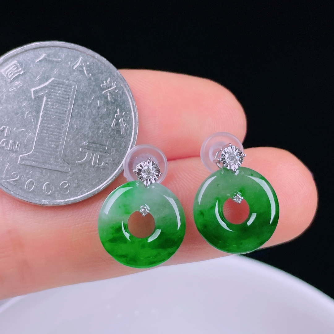 ️冰绿耳坠，老种起光，细底通透，尺寸：16.2/12.8/2.8mm0529