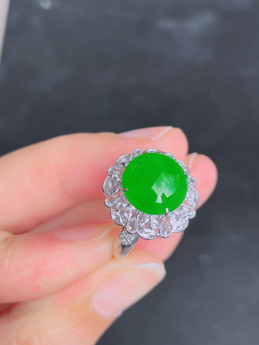 ️高冰绿蛋面戒指 晶莹剔透，新颖时尚，无裂，11-5