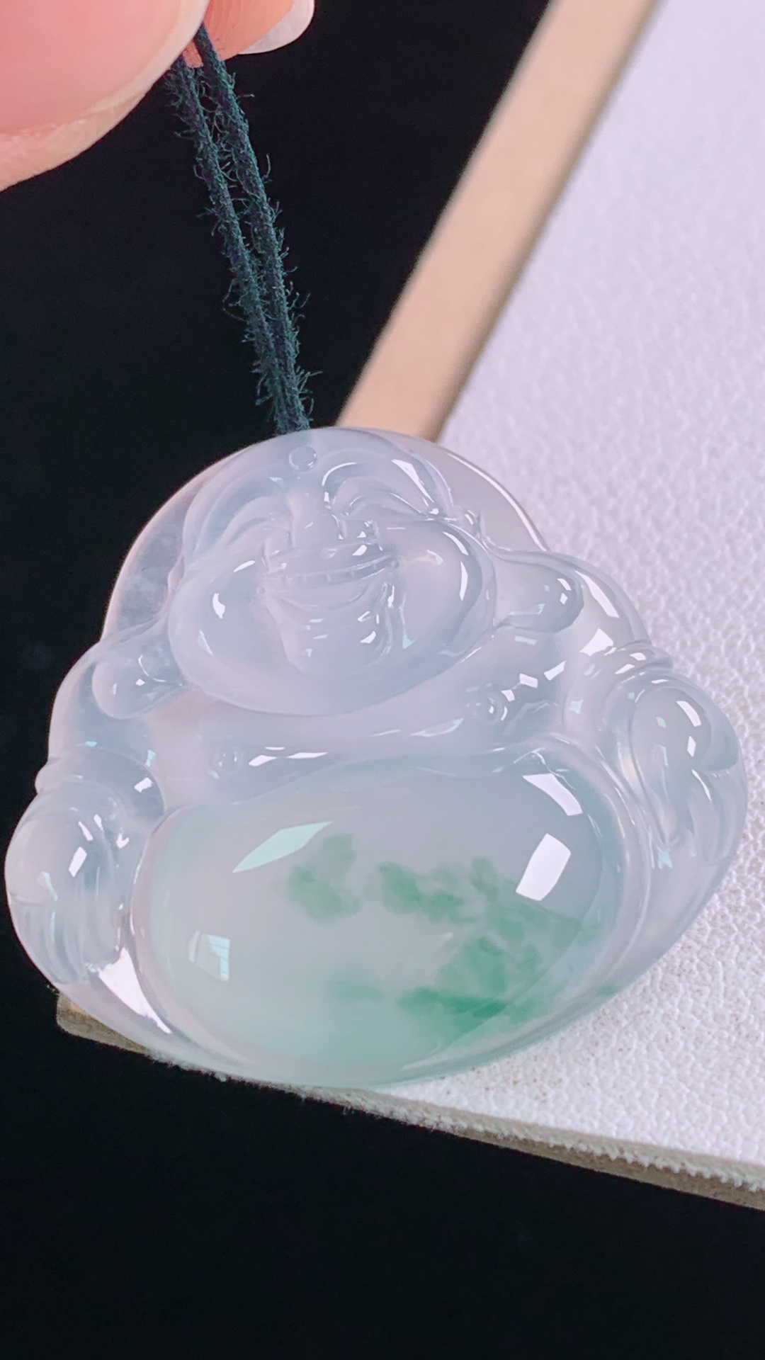 冰飘花佛公 花色灵动，冰清玉洁，无裂 尺寸:28.4-31.5-5.8mm 25