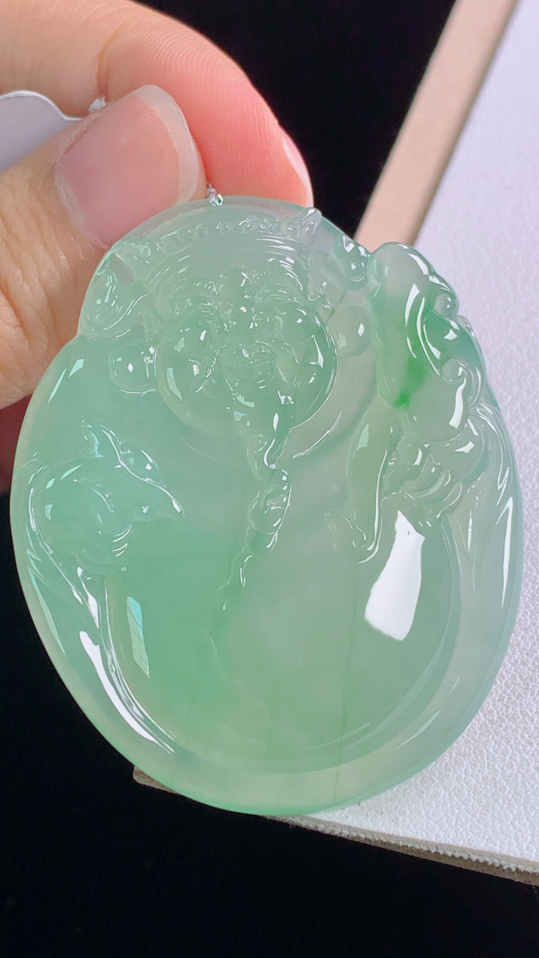 冰晴飘花财神 花色灵动，种色兼备，无裂 尺寸:50.7-41.8-5.6mm 25
