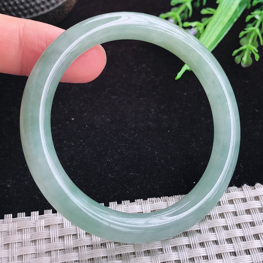实拍A货翡翠52.5/8.8/8.3老坑冰晴绿圆条手镯玉手镯女款平安镯