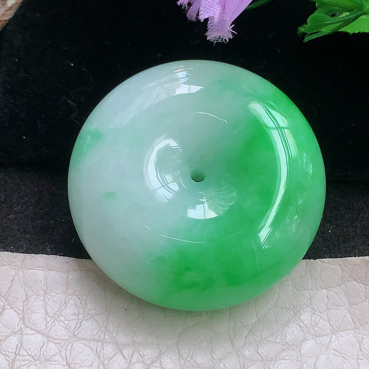 xqa实拍33*12.5天然缅甸翡翠a货胶感半山水面包扣 玉扣玉吊坠 玉挂件