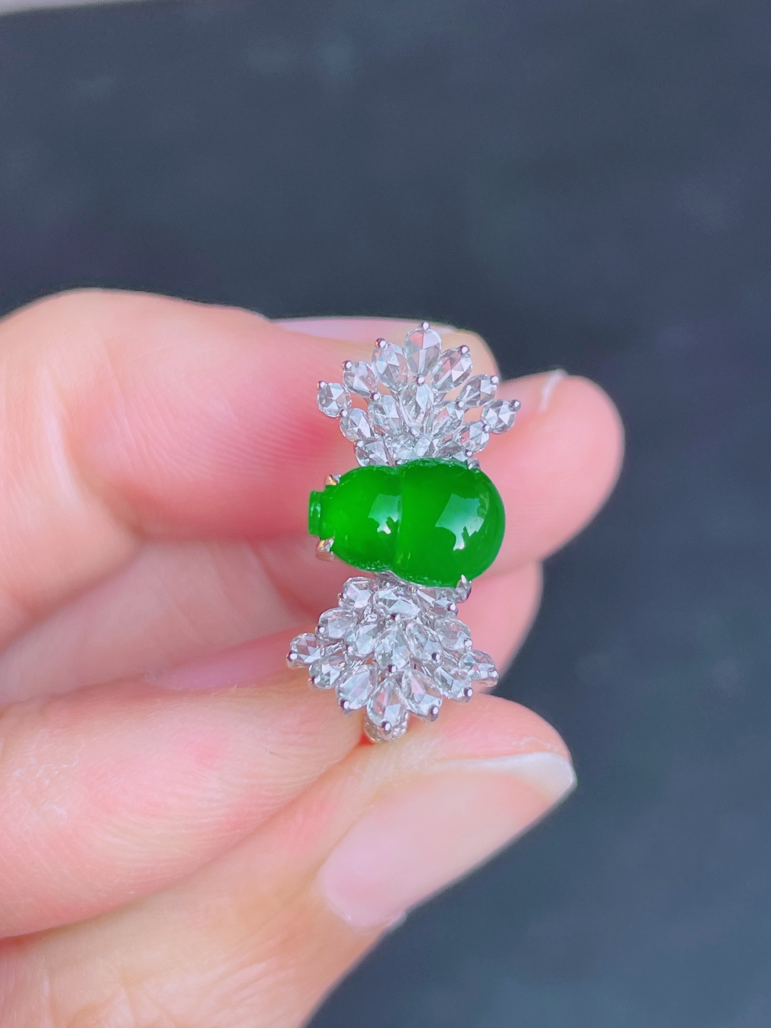 ️绿葫芦戒指 晶莹剔透，新颖时尚，无裂，10-7-4