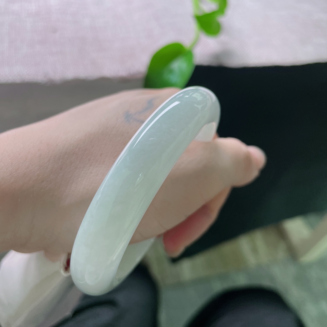 淡绿底正圈，水润细腻，清新简约，贵气，甜美，无裂，ss53605a