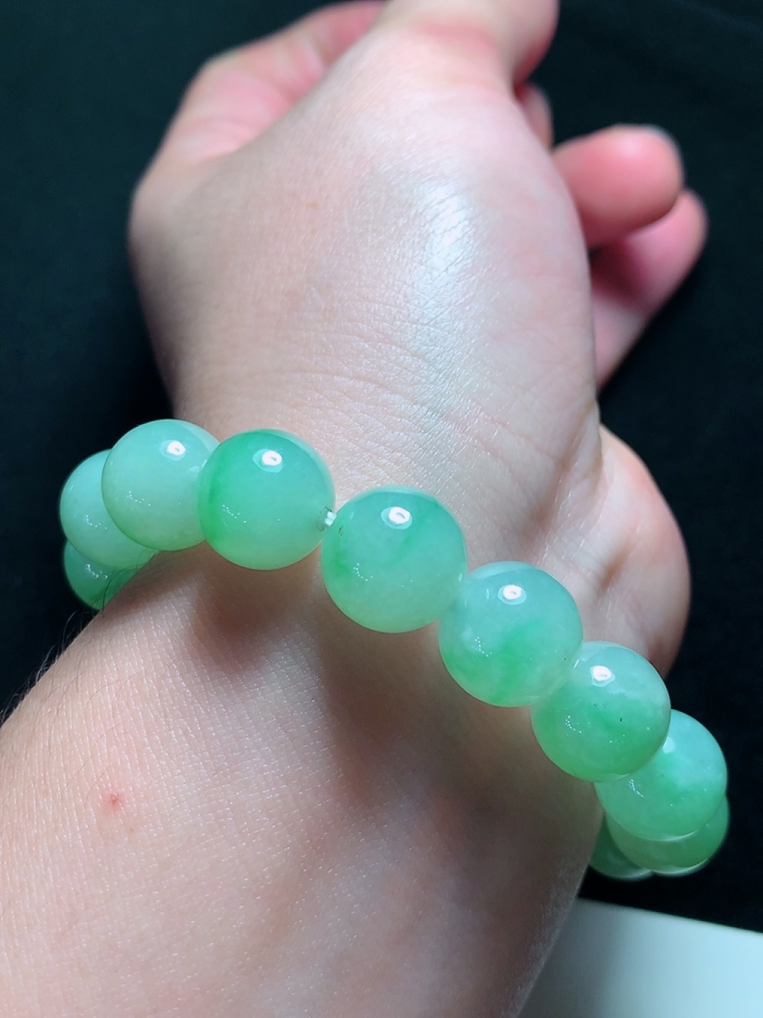 ️冰种飘绿手串，种老水头好，又冰又润，饱满大气，尺寸：12.2mm16粒