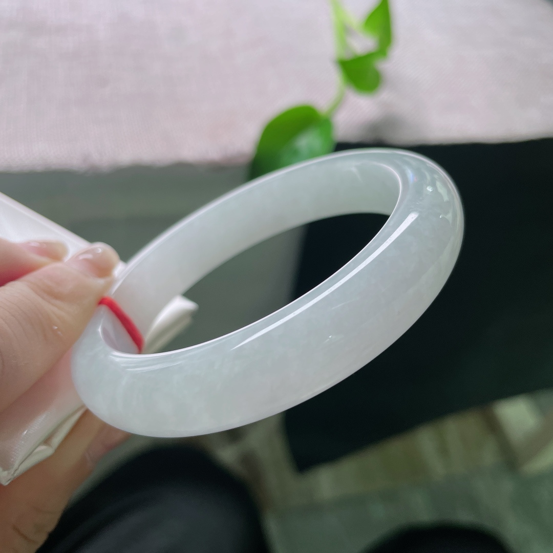 57.8/12.5/8.3淡绿淡紫正圈，水润细腻，悠悠的云里有淡淡的诗，甜美，无裂，ss53609a