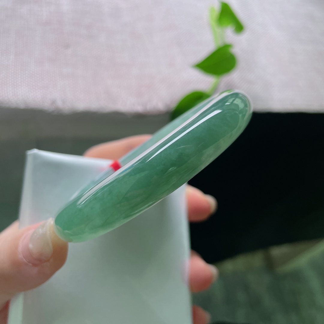 冰油正圈，湖水蓝，腕间的海洋之心，充满神秘气息，冰润细腻，无裂，ss53398a