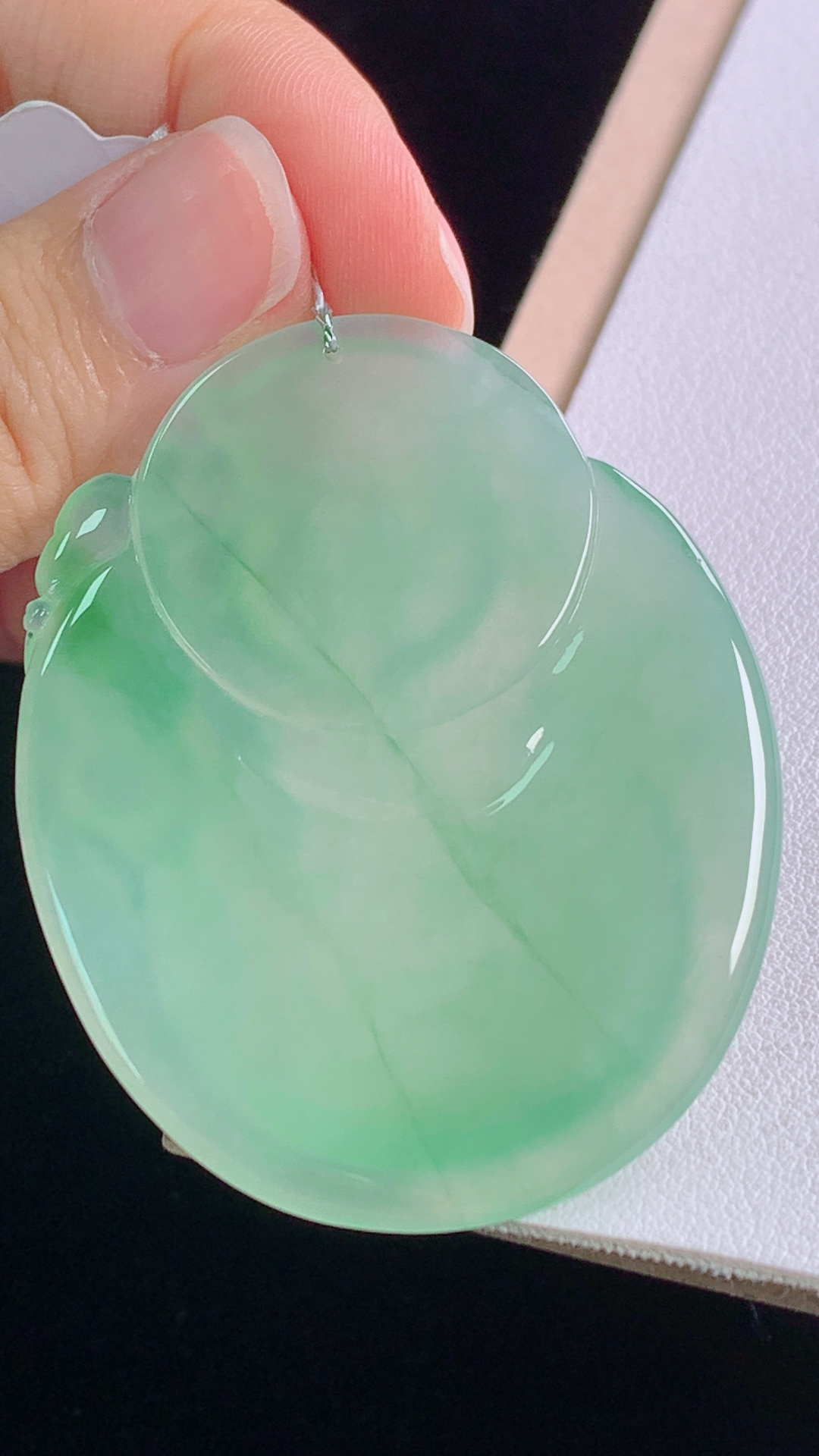 冰晴飘花财神 花色灵动，种色兼备，无裂 尺寸:50.7-41.8-5.6mm 25
