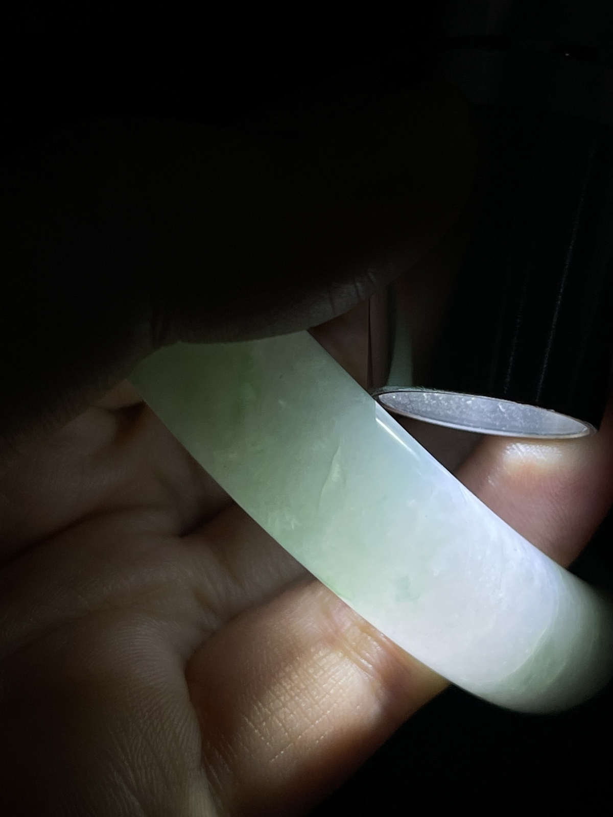 贵妃镯54.2圈口，翡翠冰糯种飘绿手镯