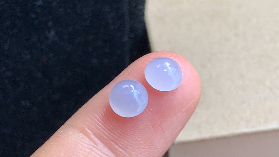 冰紫蛋面一对，尺寸取一6.0-3.6mm，包A附证书