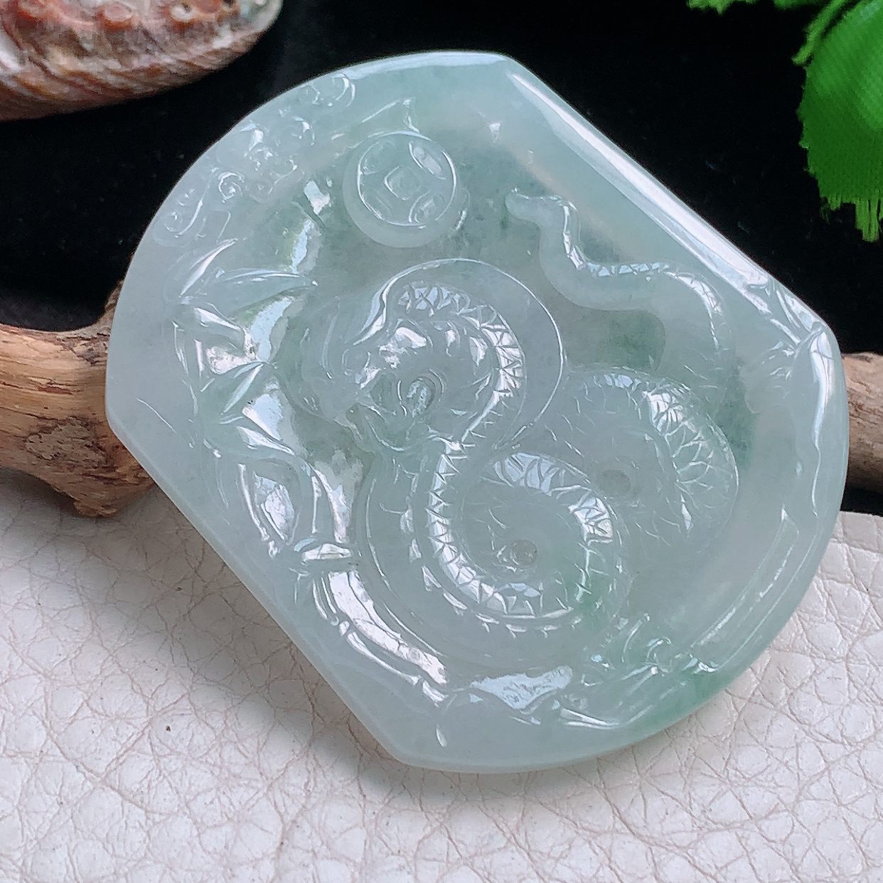 py实拍52*44.5*5.5缅甸翡翠精雕冰飘花腰缠万贯 生肖蛇玉项坠 玉挂件