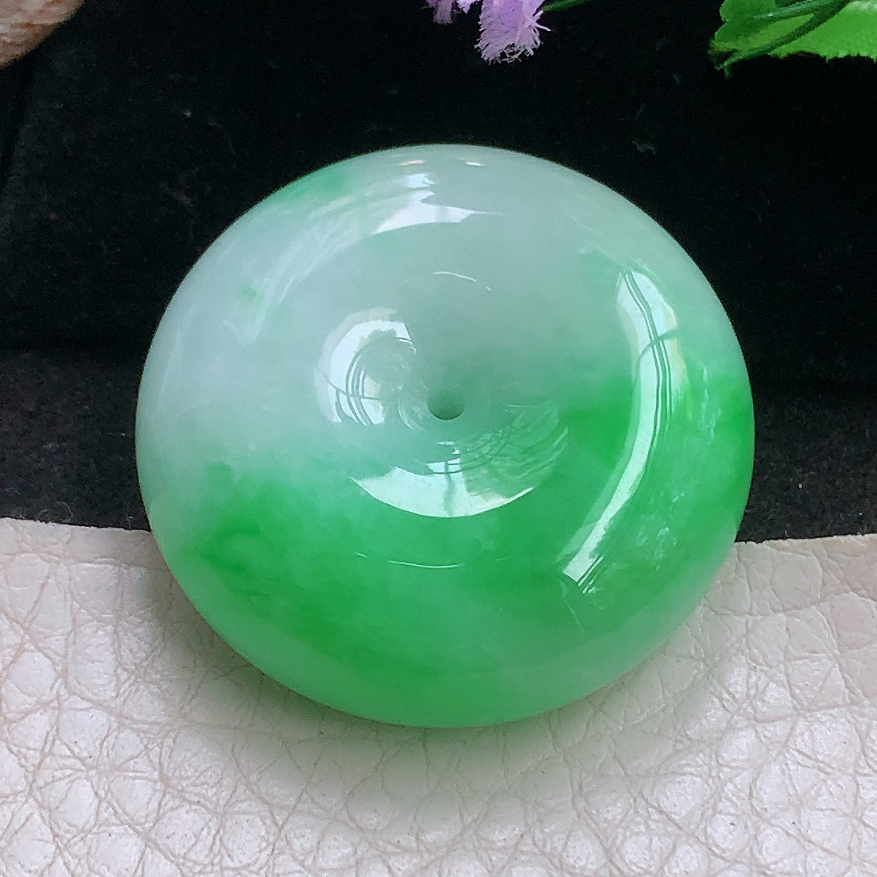 xqa实拍33*12.5天然缅甸翡翠a货胶感半山水面包扣 玉扣玉吊坠 玉挂件