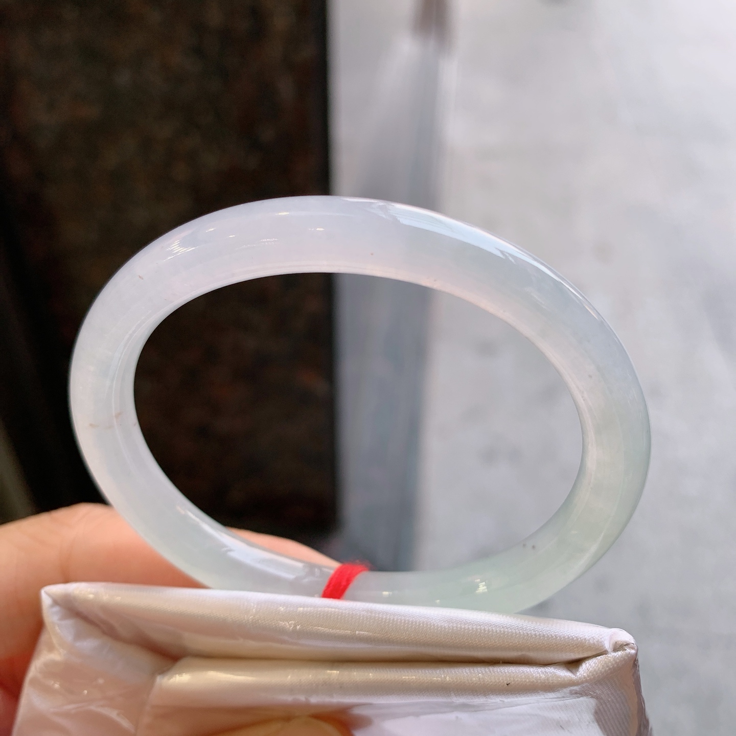 贵妃圆条冰镯 无裂 尺寸：54.5/48/7 冰润