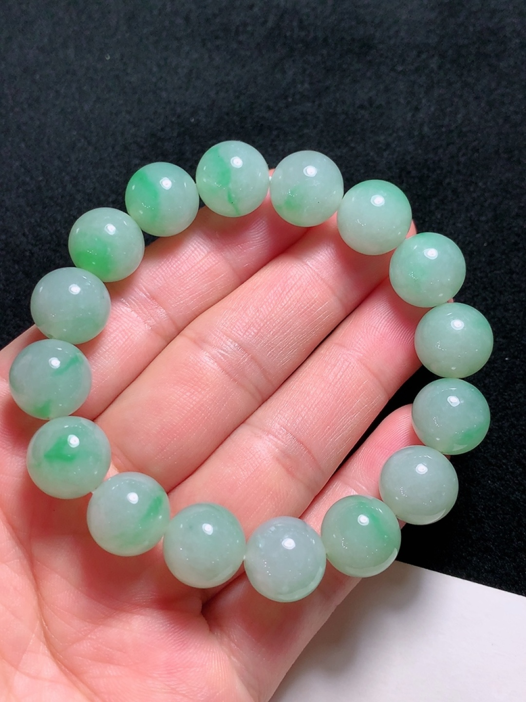 ️冰种飘绿手串，种老水头好，又冰又润，饱满大气，尺寸：12.2mm16粒