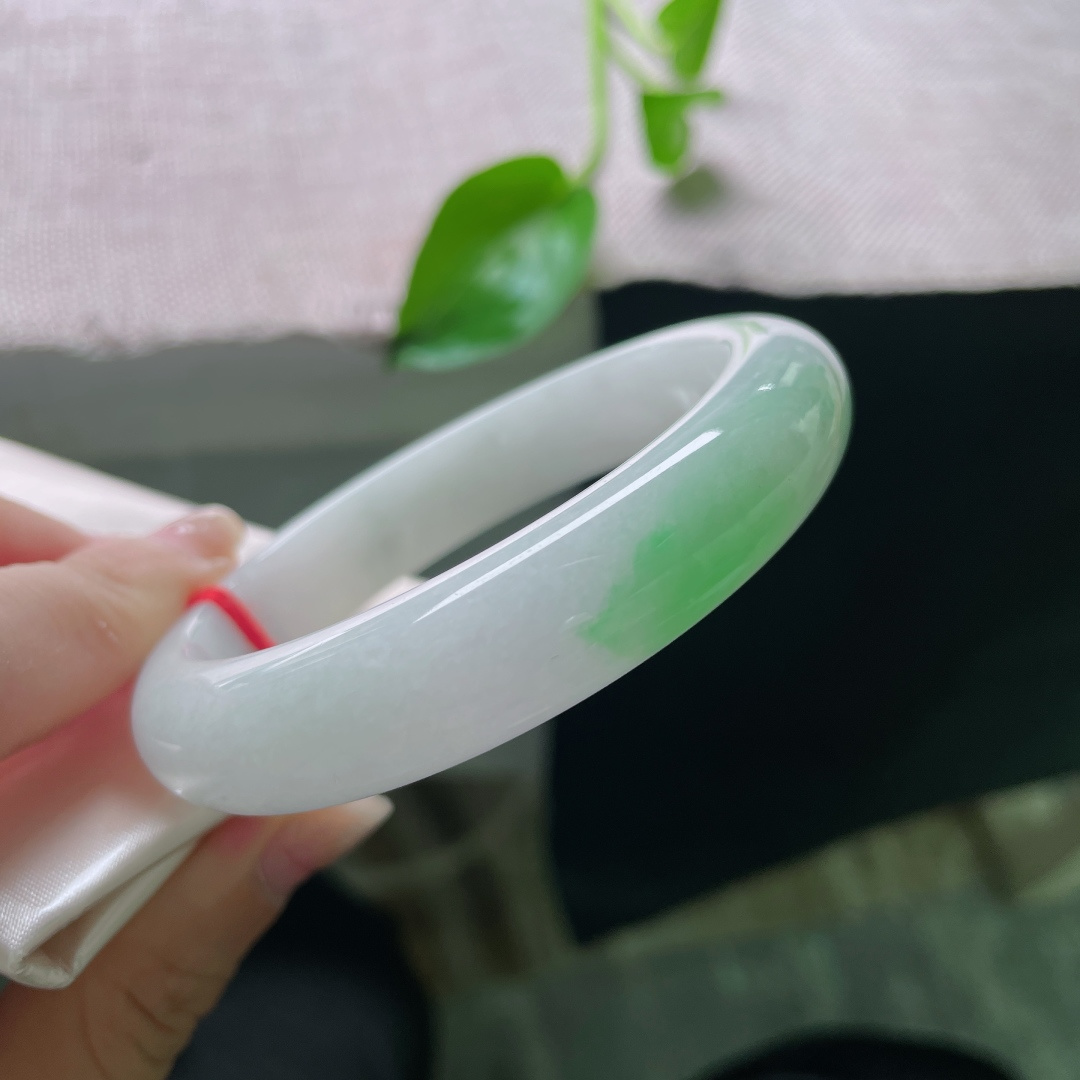 57.6/13/8.6飘绿正圈，白底青，于素白处见繁华。 那一抹绿，是给平淡生活最好的点缀。棉团无裂。ss53390a