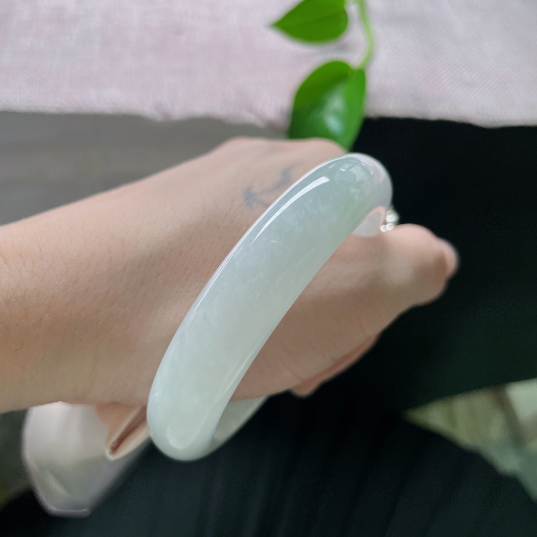绿底正圈，柔润细腻，种老，佩戴知性，温柔素雅，无裂，ss53600a