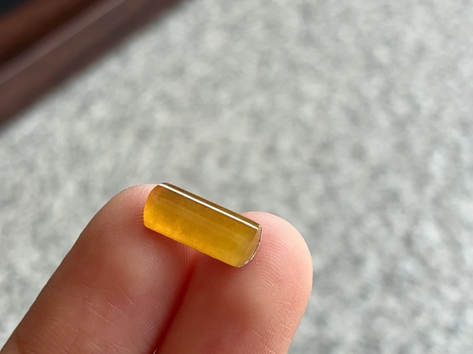 黄翡马鞍