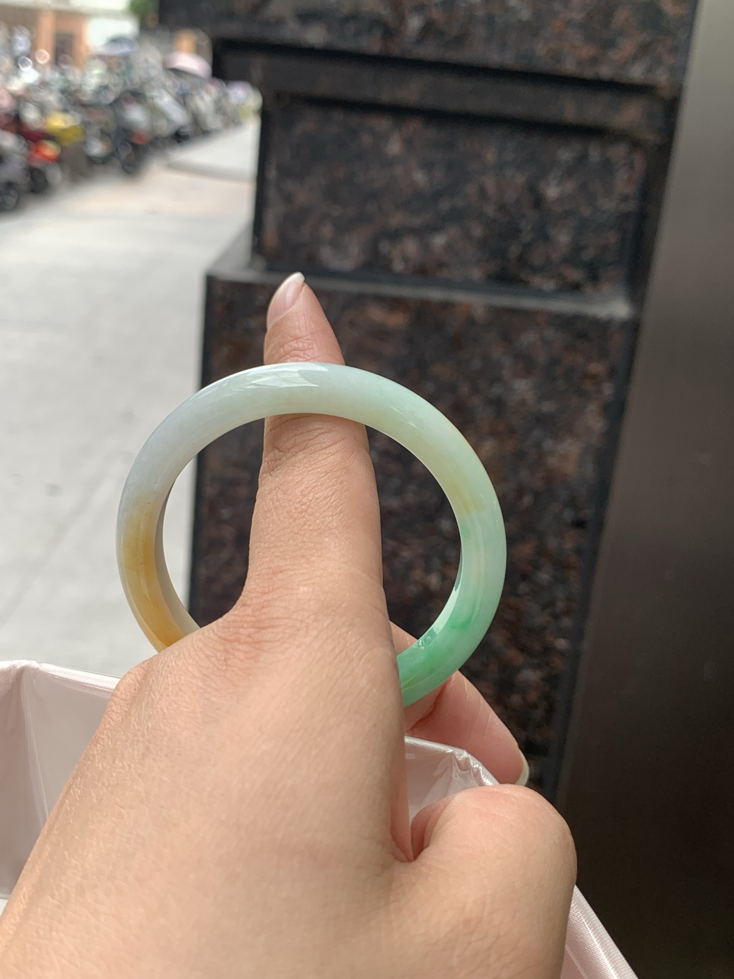 黄加绿正圈 51.5-9-7.2 0529-N813 无裂，底妆细腻，黄加绿特色