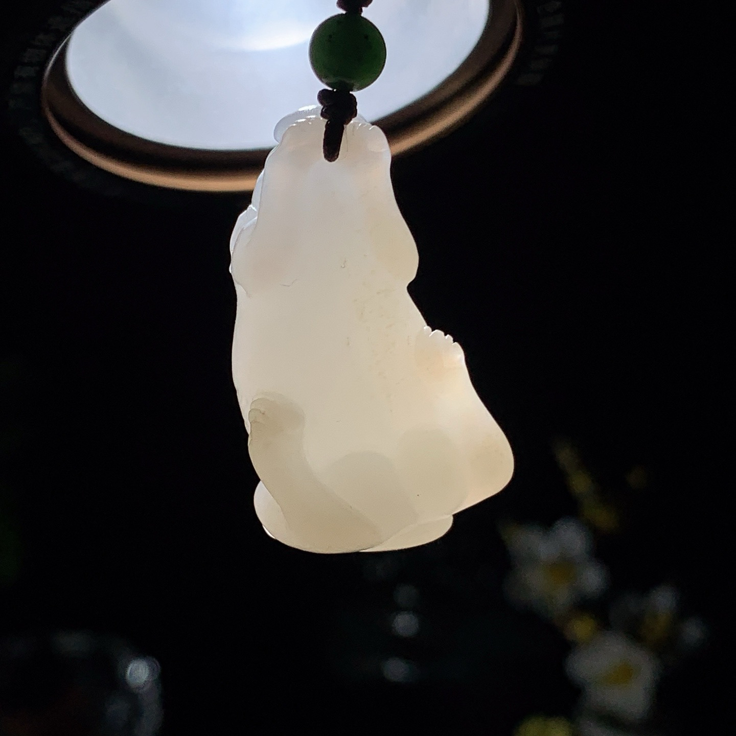 和田玉白玉旺财挂件 尺寸35/19.5/14重15克。玉质细腻油润。手推出油。佩戴高端典雅。lt260528