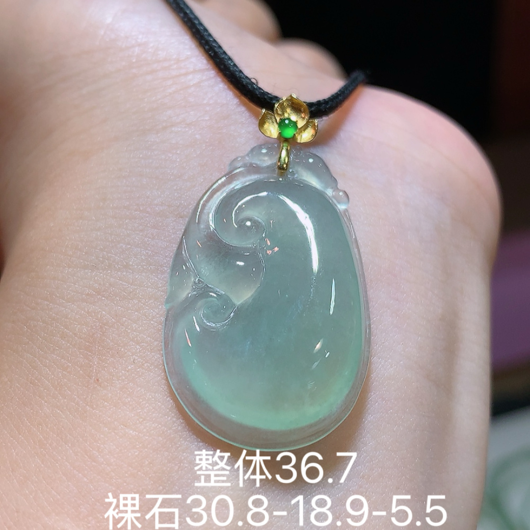 冰如意吊坠 翠色鲜阳 冰润通透 起胶感 佩戴清新气质货号06527，30.8-18.9-5.5