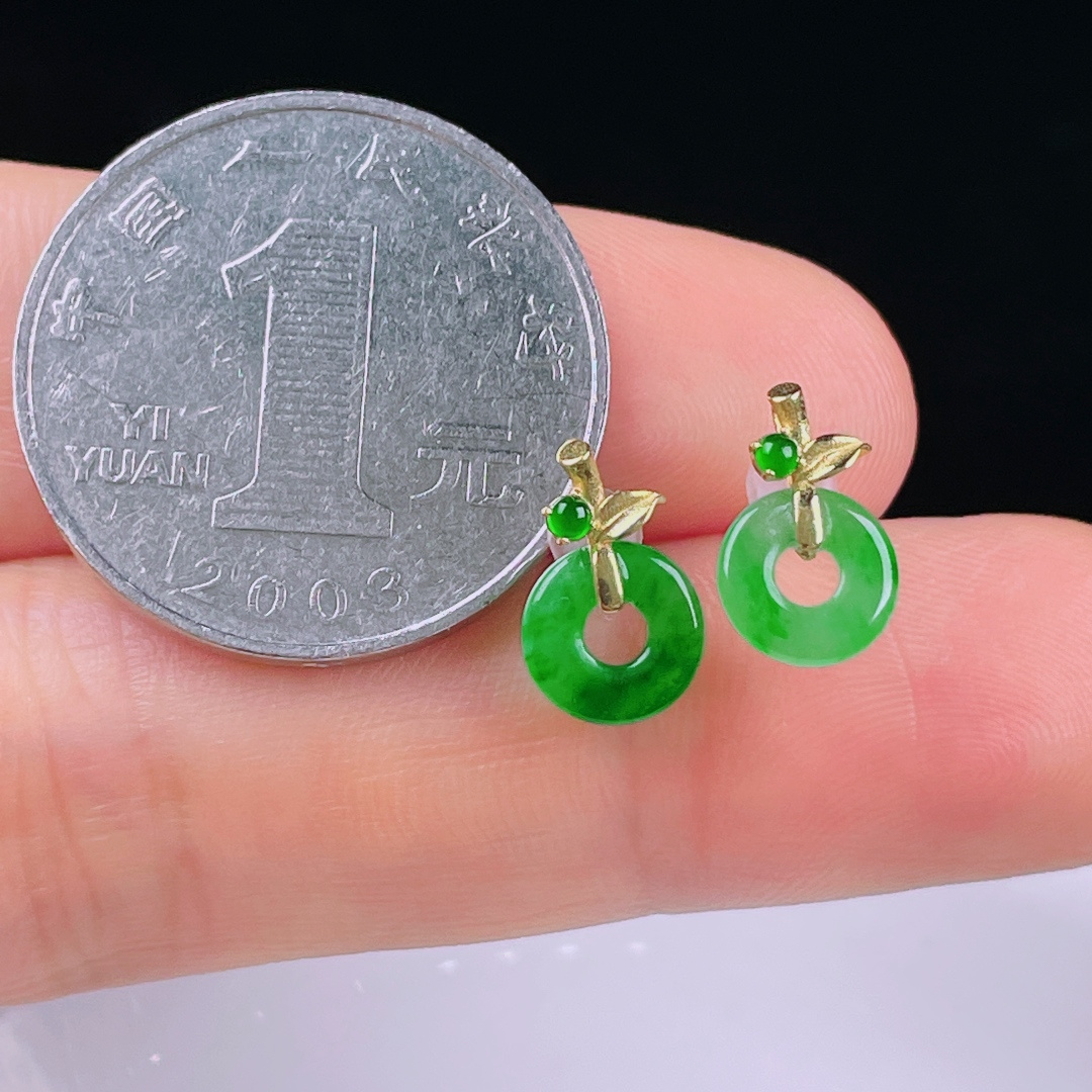️冰绿耳坠，老种起光，细底通透，尺寸：裸石12.2/7.7/2mm0529