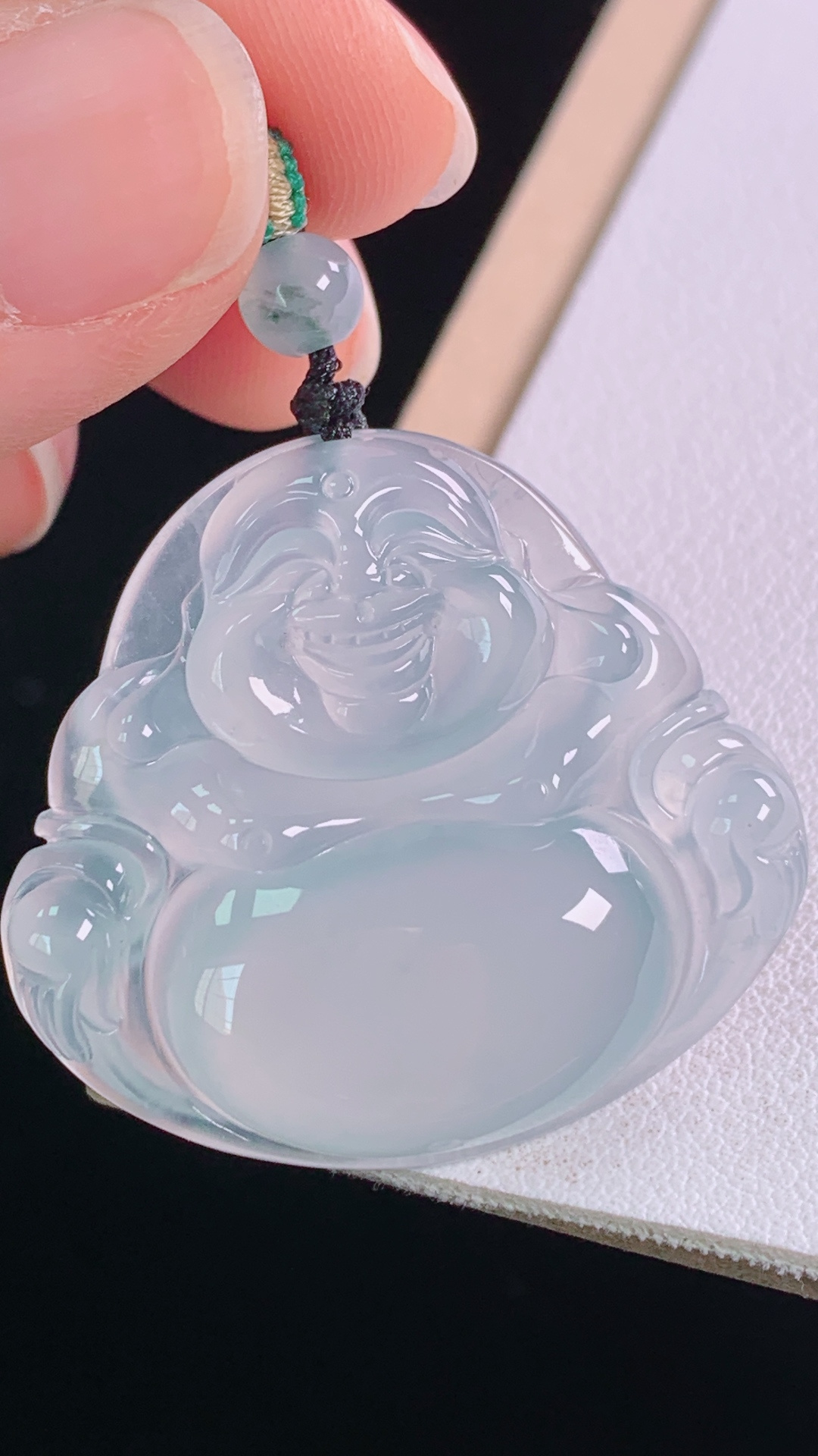 佛公 种水，晶莹剔透，无裂 尺寸:30.5-33.5-6.0mm 25