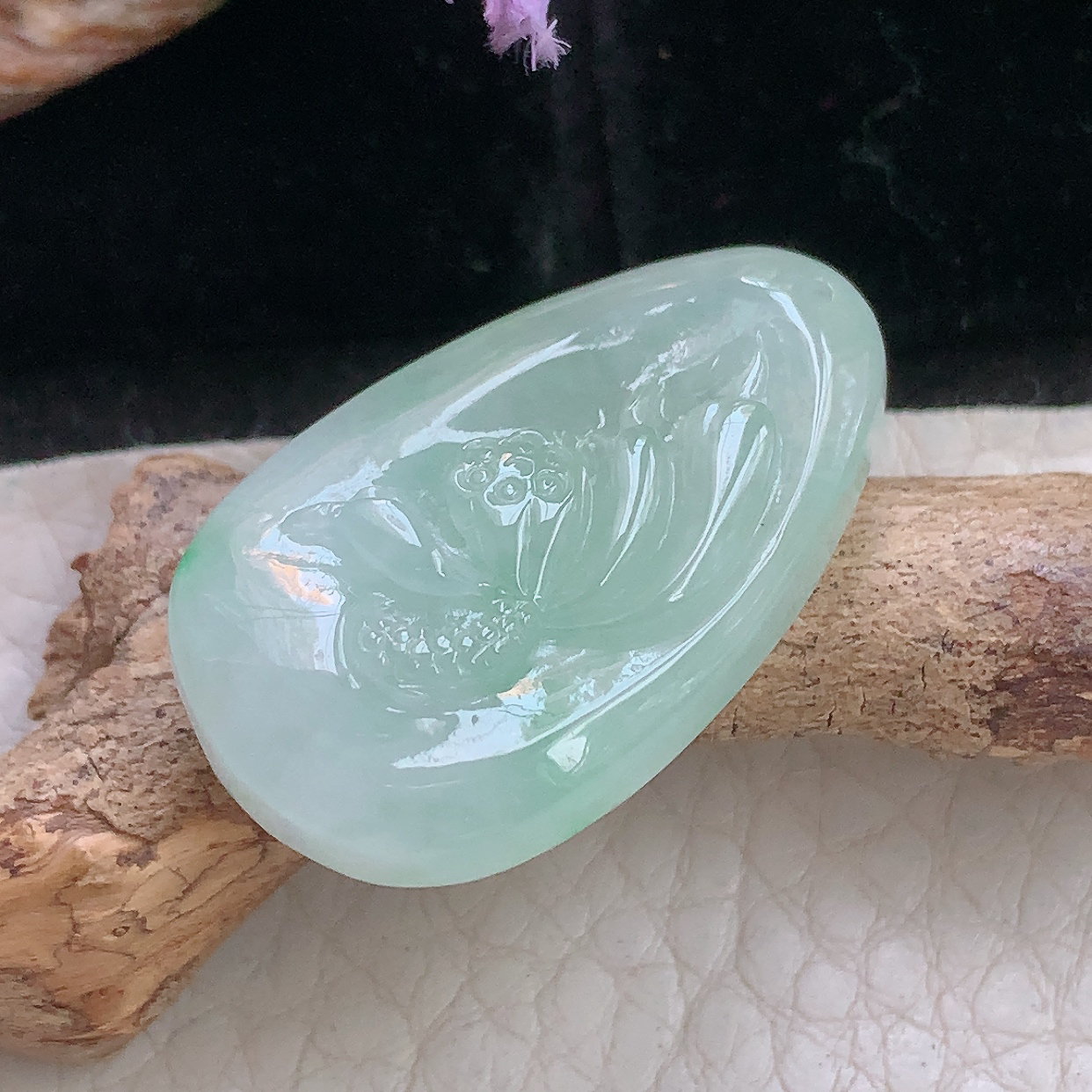 lz实拍30.8*19*8天然缅甸翡翠a货冰飘绿花冰清玉洁玉吊坠 玉挂件