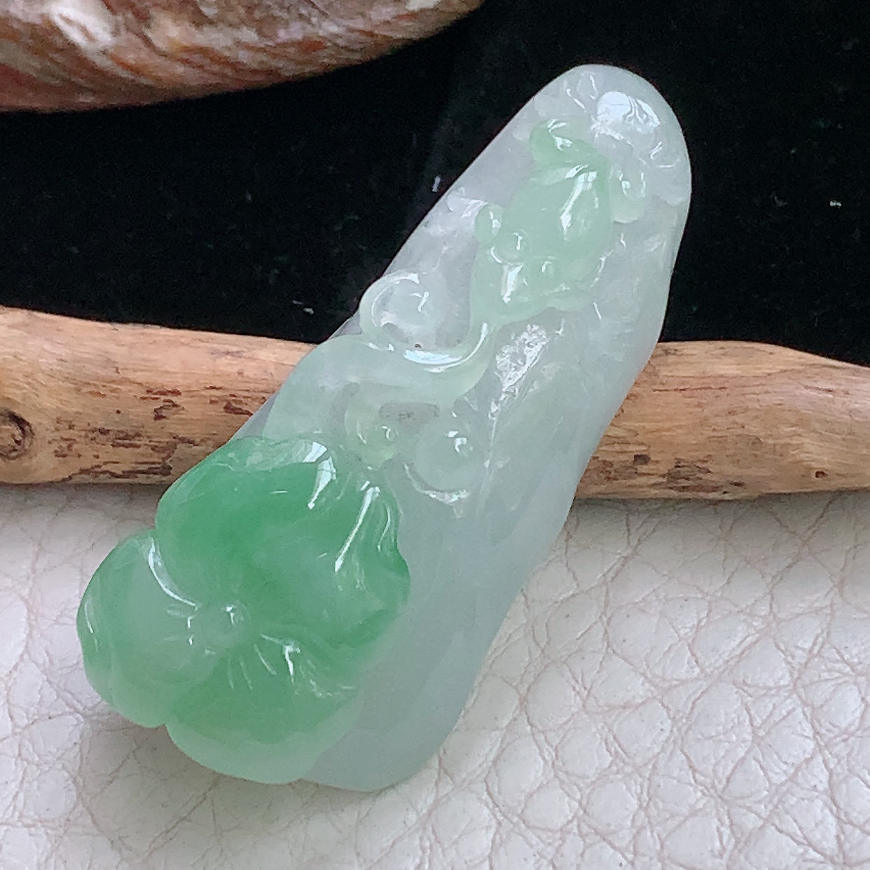 hx实拍40*17.8*12天然缅甸翡翠a货冰绿莲年有余玉吊坠 玉挂件