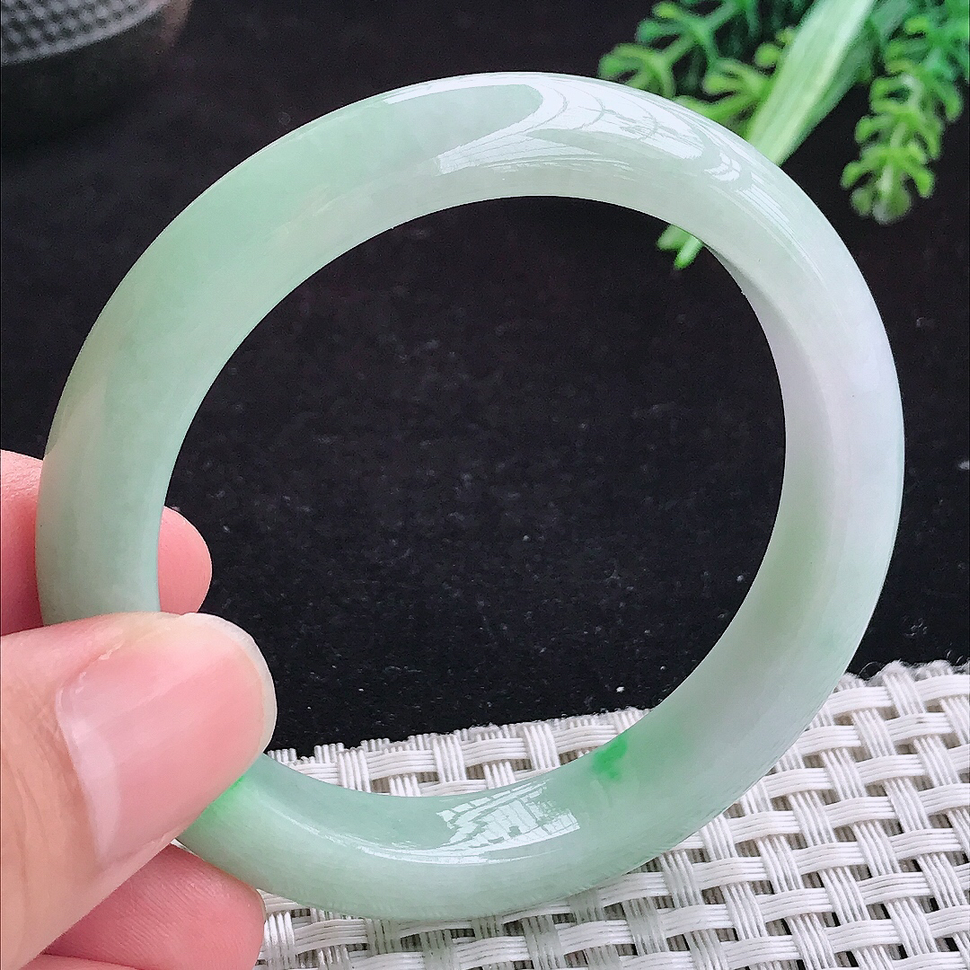 实拍A货翡翠52/10.8/8老坑冰润飘阳绿手镯玉手镯女款平安镯