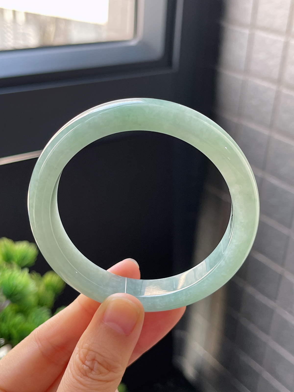 正圈56.8圈口，翡翠糯化种绿色手镯
