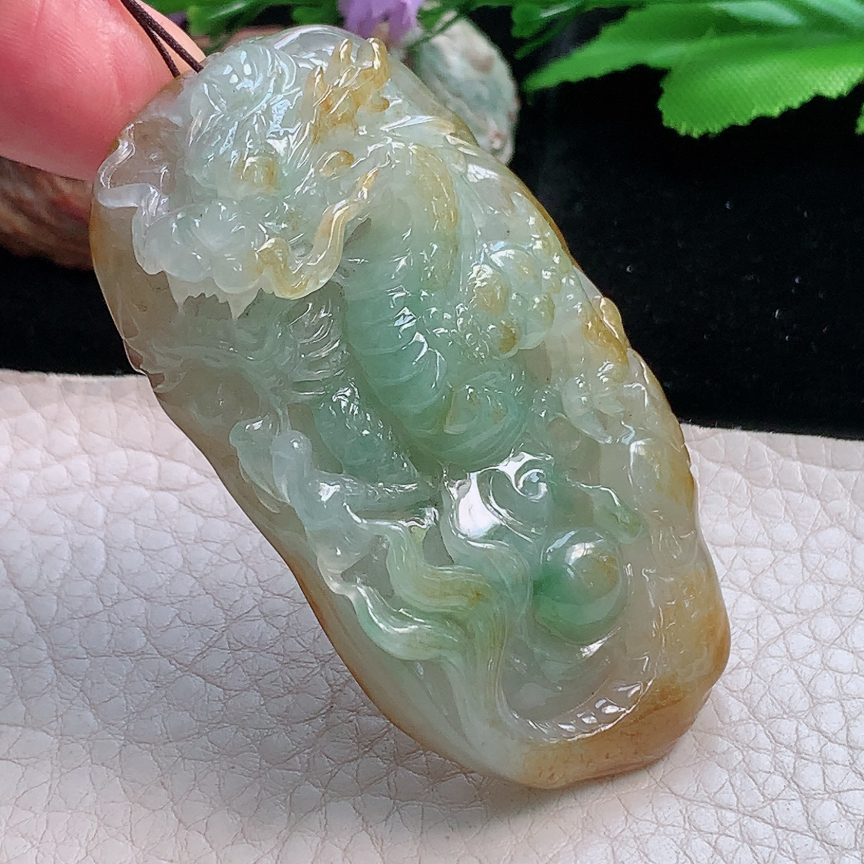 py实拍65*38*15.8缅甸翡翠精雕冰三彩龙牌 生意兴隆玉项坠 玉挂件