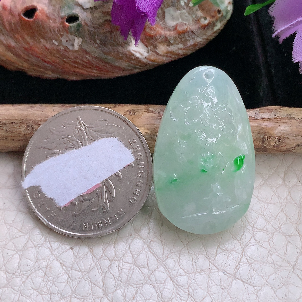 lz实拍30.8*19*8天然缅甸翡翠a货冰飘绿花冰清玉洁玉吊坠 玉挂件