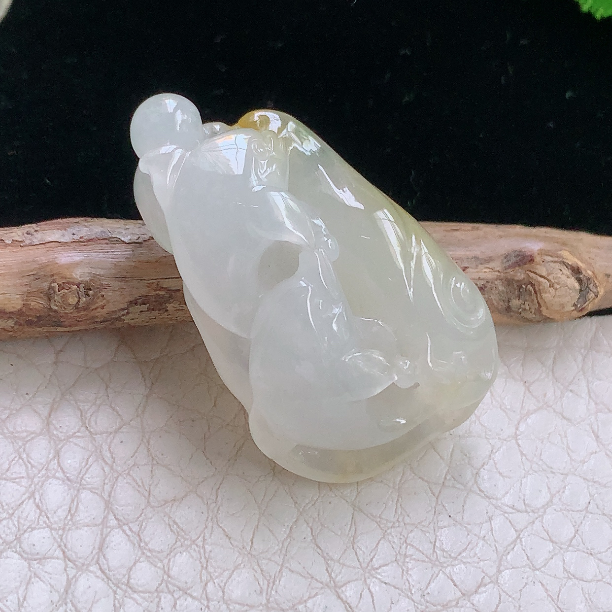 hx实拍35.3*21.8*11.2天然缅甸翡翠a货冰黄莲年有余玉吊坠 玉挂件