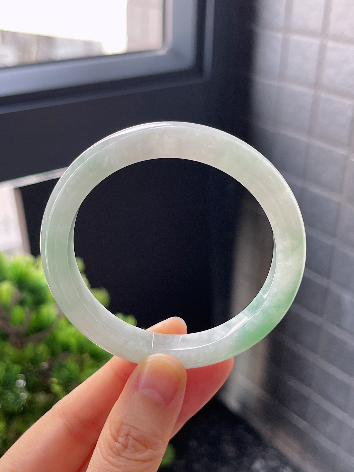 正圈54圈口，翡翠糯化种飘绿手镯