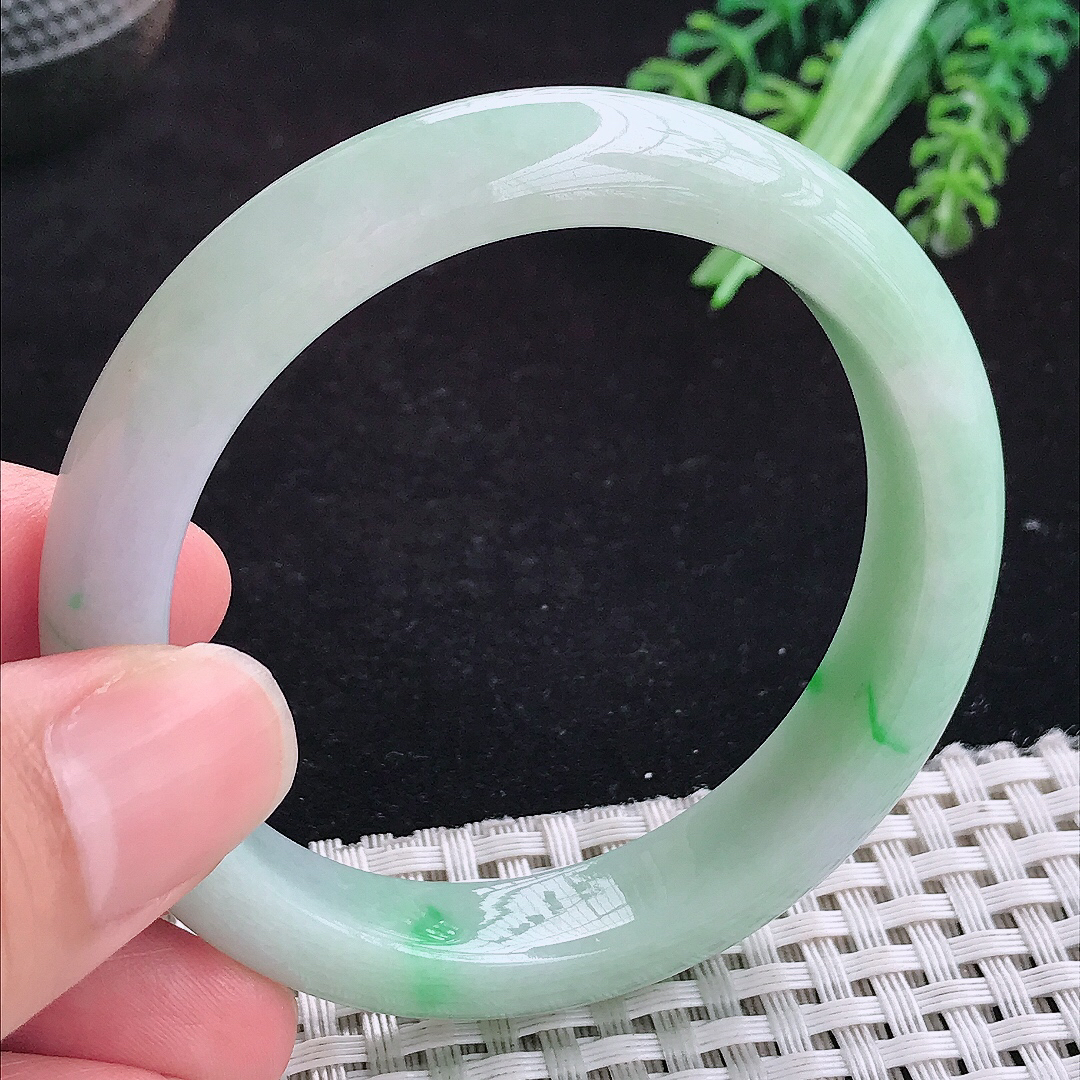 实拍A货翡翠52/10.8/8老坑冰润飘阳绿手镯玉手镯女款平安镯