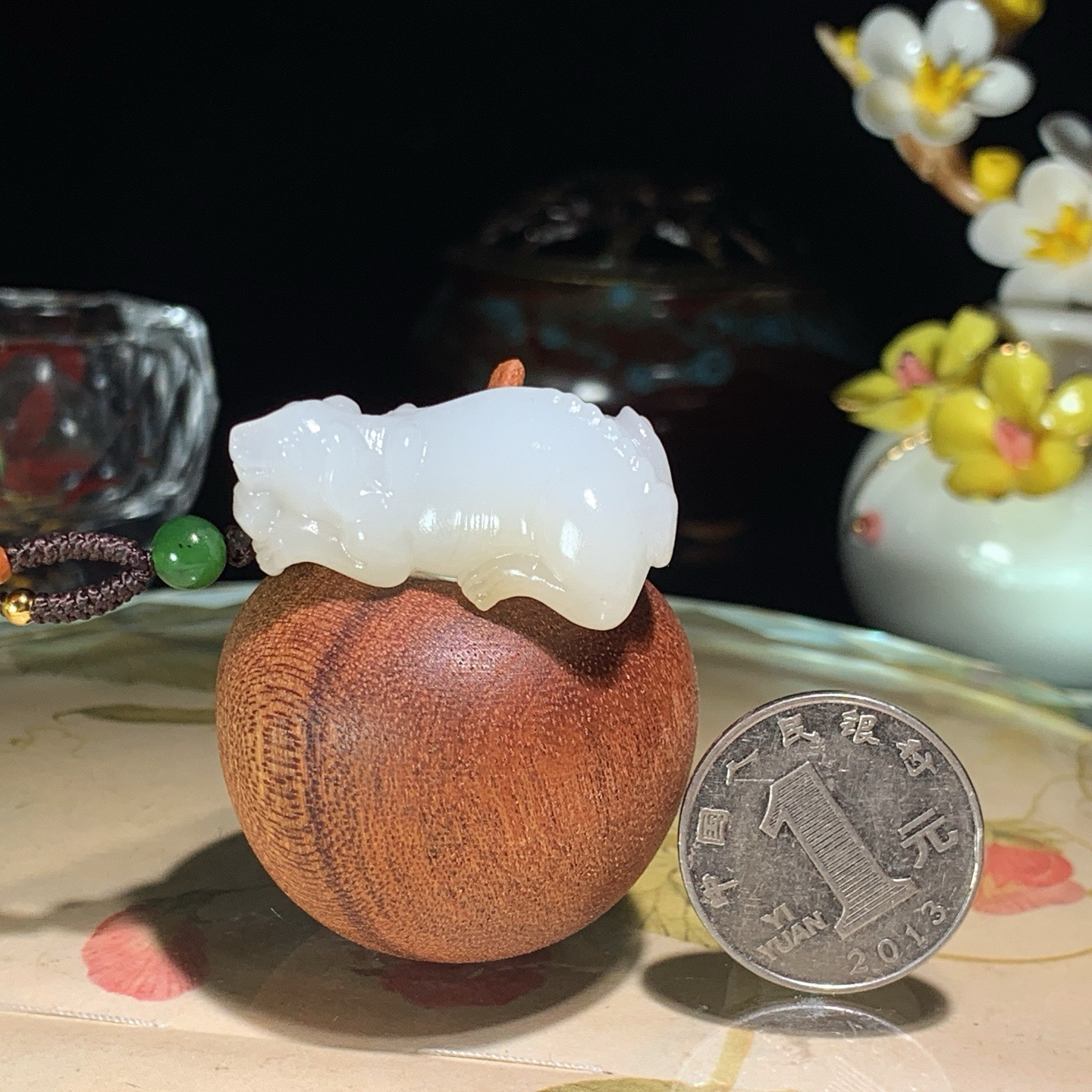 和田玉白玉旺财挂件 尺寸35/19.5/14重15克。玉质细腻油润。手推出油。佩戴高端典雅。lt260528