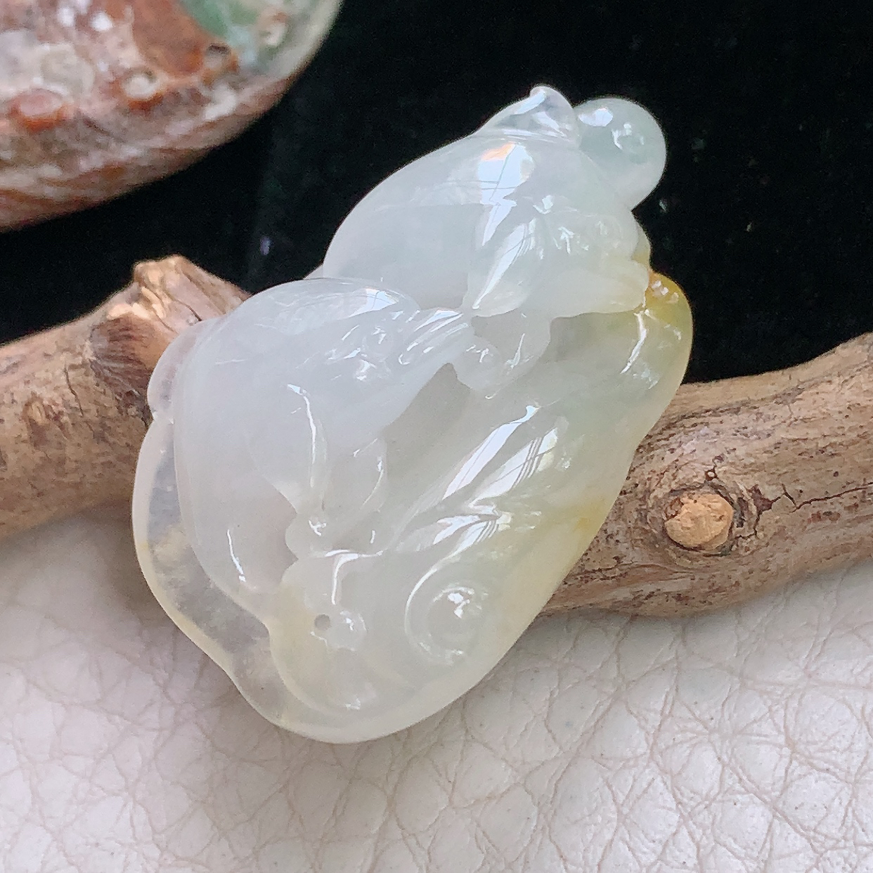 hx实拍35.3*21.8*11.2天然缅甸翡翠a货冰黄莲年有余玉吊坠 玉挂件