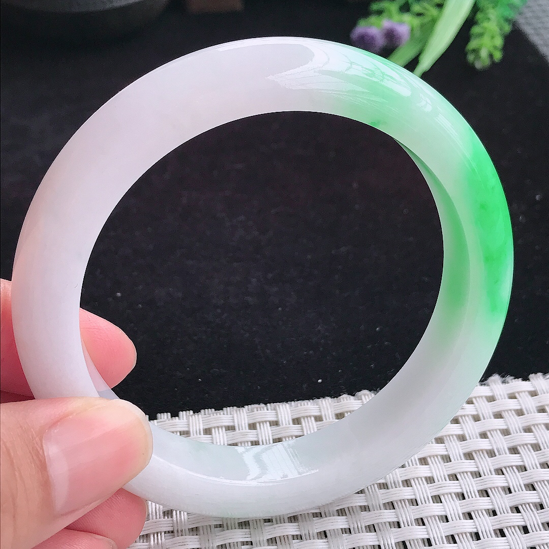 实拍A货翡翠60/12.2/9.3老坑冰润飘阳绿手镯大圈口白底青玉手镯女款平安镯