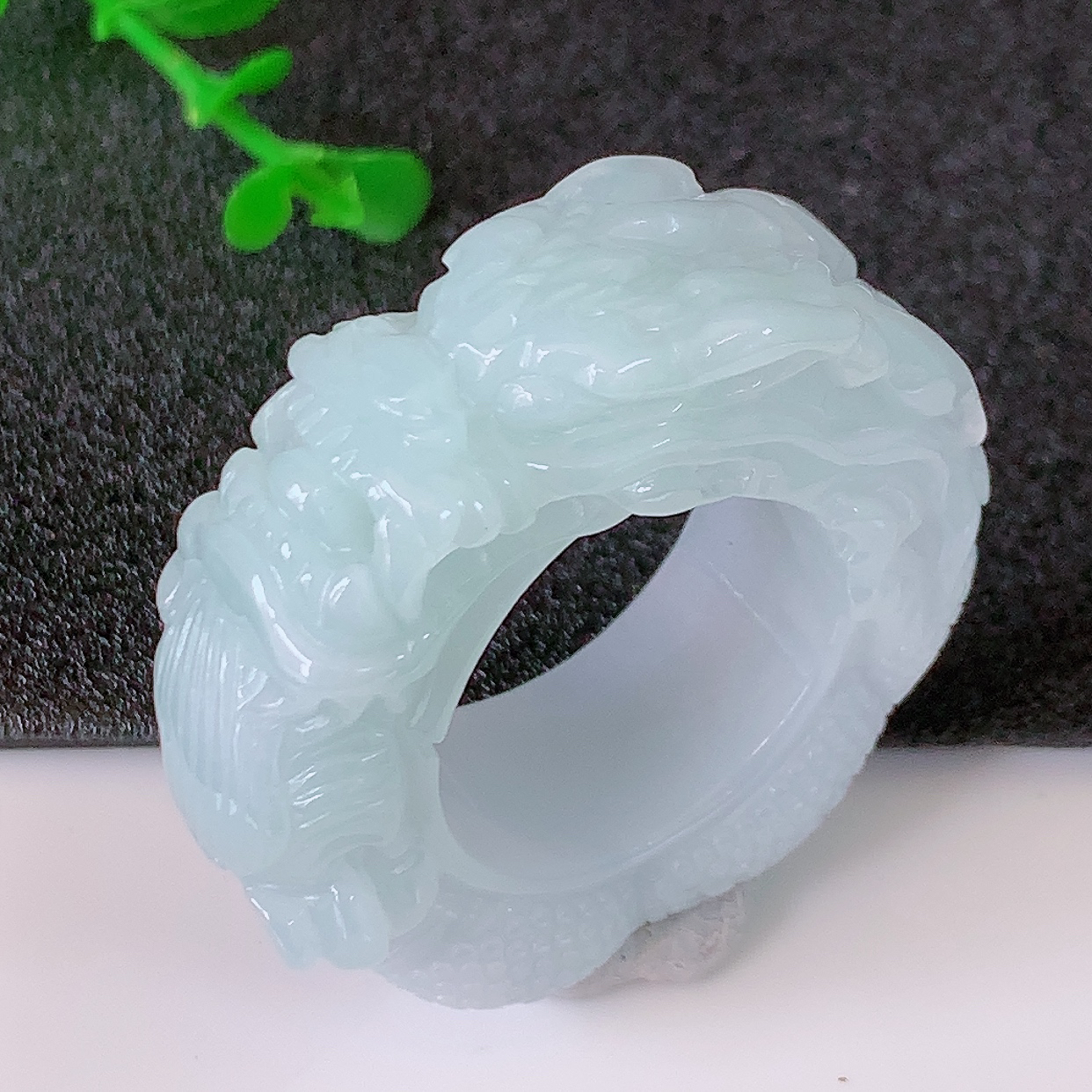 自然光实拍，龙扳指，22mm内径翡翠扳指，冰润指环，玉扳指，戒指，财源滚滚，玉质细腻起胶，28圈口， 种水好！#50尺寸41*13.8-9.5