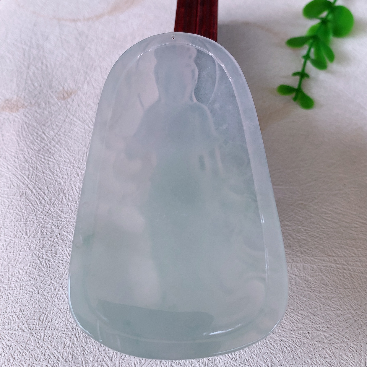 自然光实拍，冰种翡翠观音牌吊坠，赐福翡翠观音，冰透，观音面相慈祥，雕琢细致， 佩戴气质！#50尺寸80*47.5-7.8