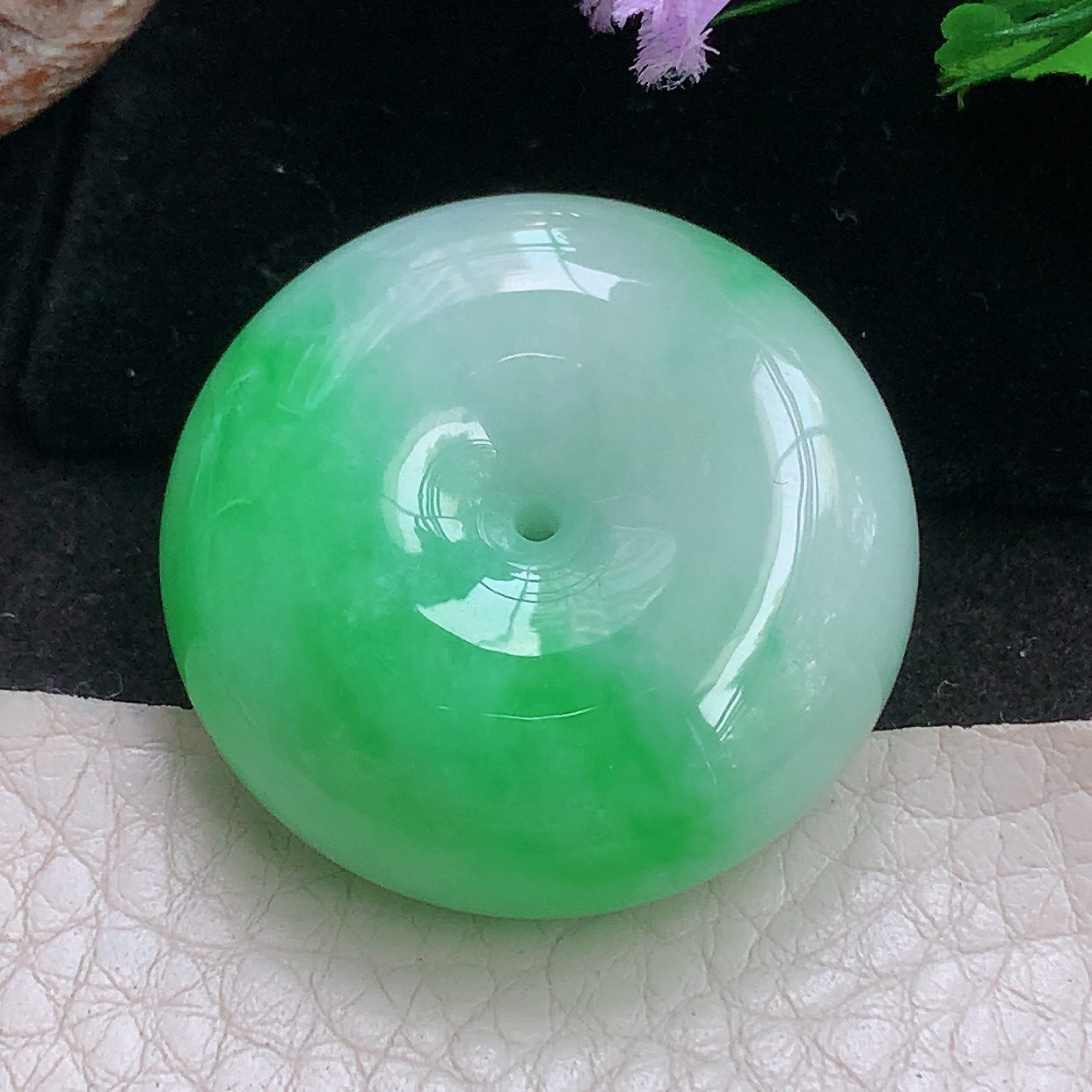 xqa实拍33*12.5天然缅甸翡翠a货胶感半山水面包扣 玉扣玉吊坠 玉挂件
