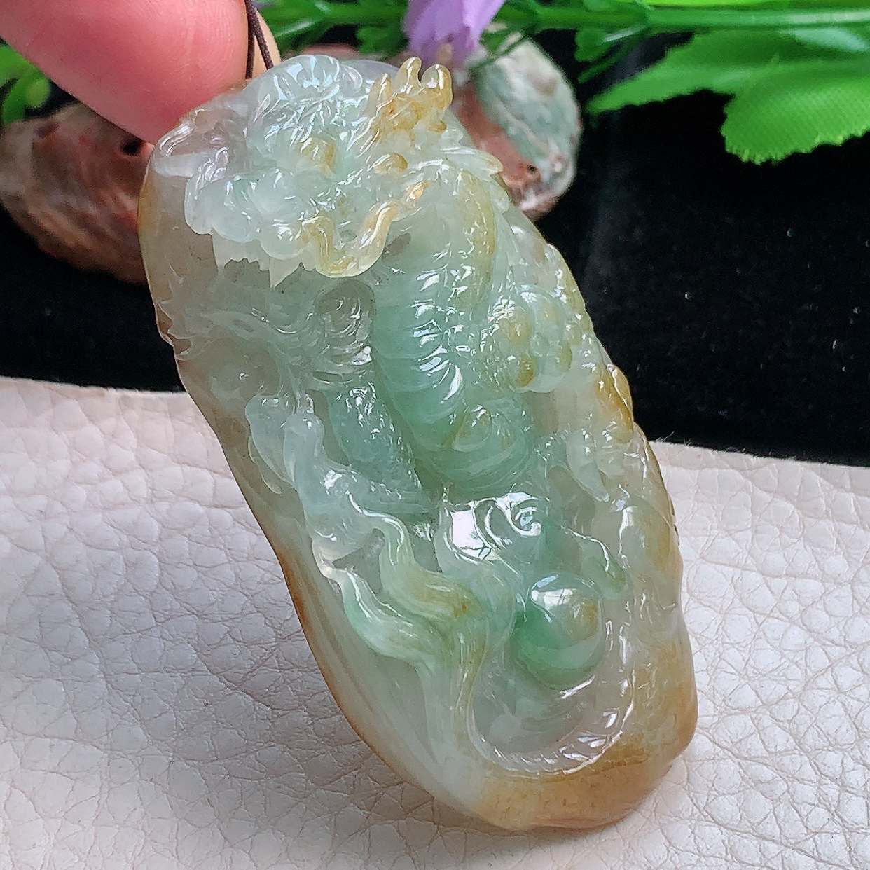 py实拍65*38*15.8缅甸翡翠精雕冰三彩龙牌 生意兴隆玉项坠 玉挂件