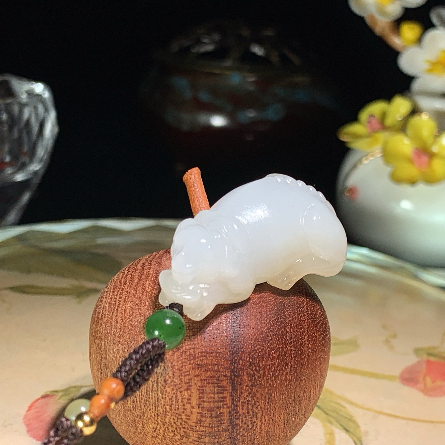 和田玉白玉旺财挂件 尺寸35/19.5/14重15克。玉质细腻油润。手推出油。佩戴高端典雅。lt26