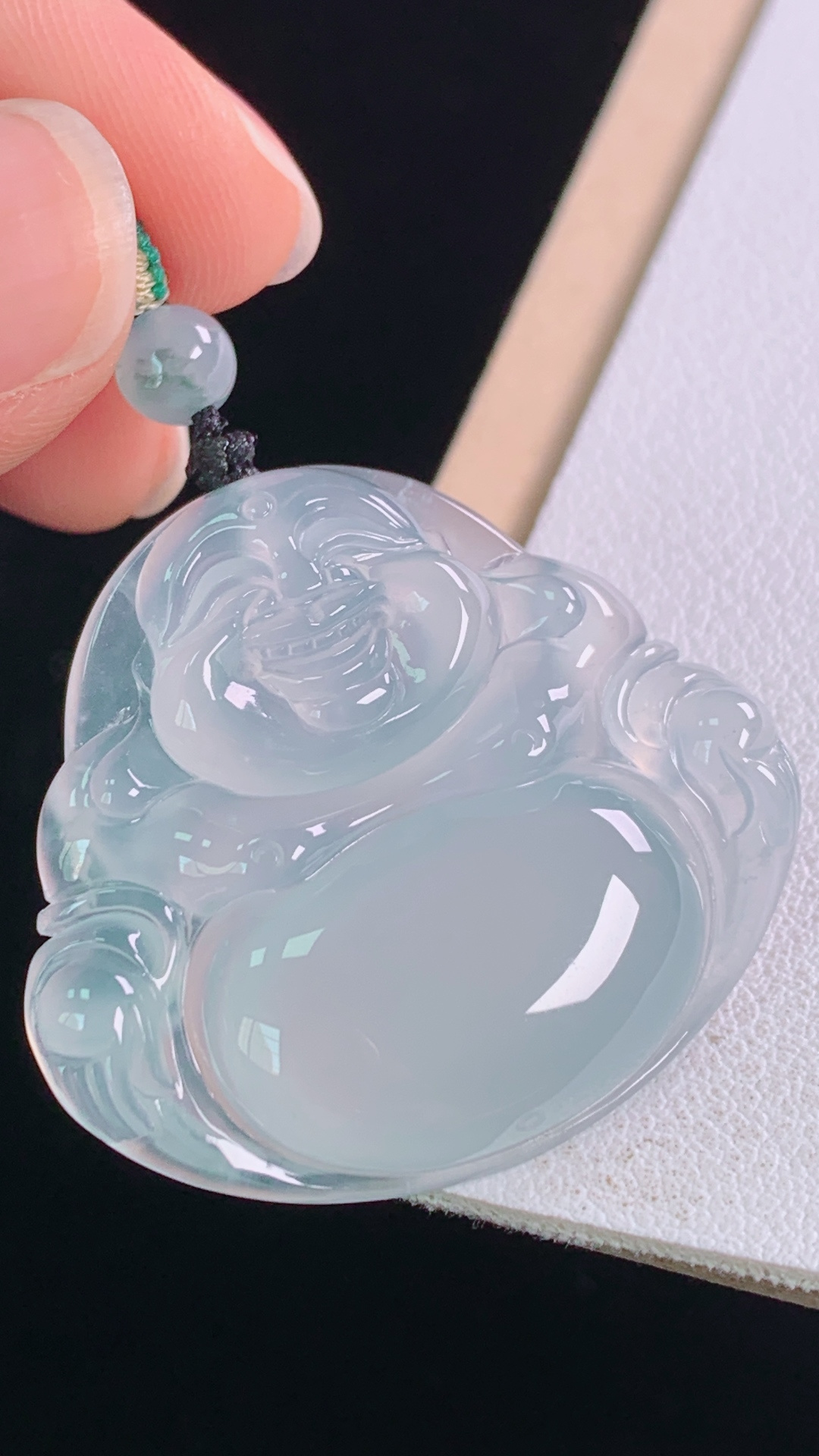 佛公 种水，晶莹剔透，无裂 尺寸:30.5-33.5-6.0mm 25